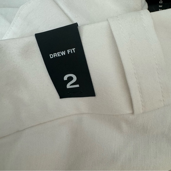 NWT Women Bermuda white shorts, rear pockets, belt loops. - Picture 4 of 4